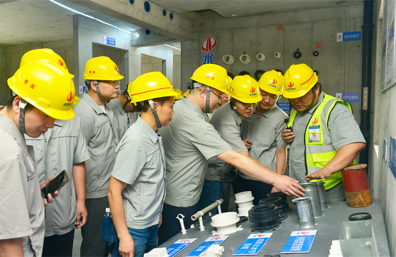 为进一步推进优质客户高效履约，提升交付品质、达成客户满意，2025年6月25日，六合联盟建设集团在上海组织召开2025年越秀地产、华润置业客户履约推进会。